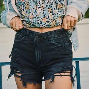 V Waist Crossover Mom Shorts